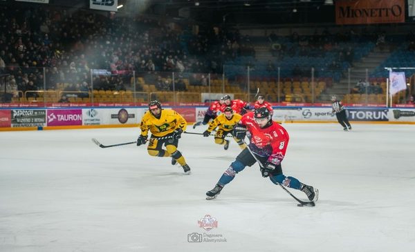 Toruńscy hokeiści zaczynają ligowe ćwierćfinały – Sokoły i KH Energa Toruń i początek Fazy Play Off